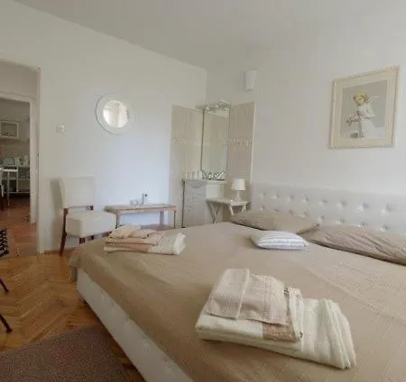 Apartament Lorenandreja *